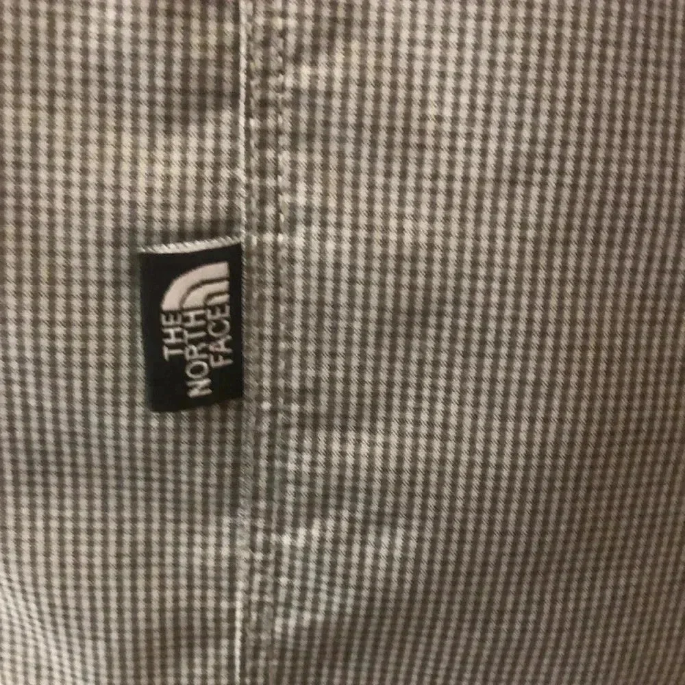 The North Face Men’s Lightweight Snap Front Outdoor Shirt